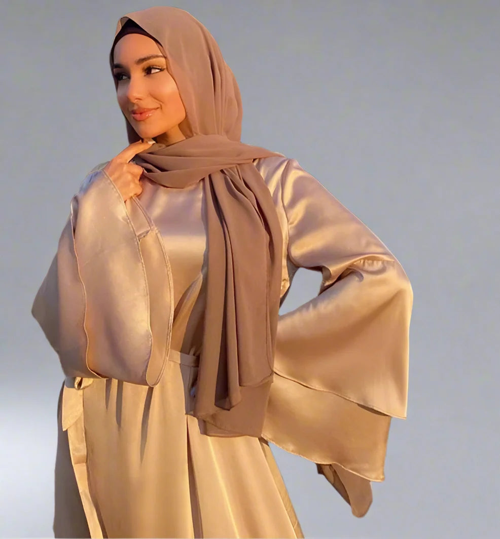 عباية إسلامية بلون سادة وأكمام واسعة
