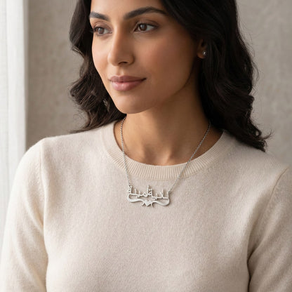 قلادة قلب مخصصة بالاسم العربي والإنجليزي