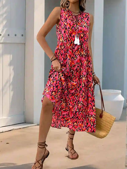 فستان مطبوع بفتحة رقبة على شكل حرف V وشرابة #259121