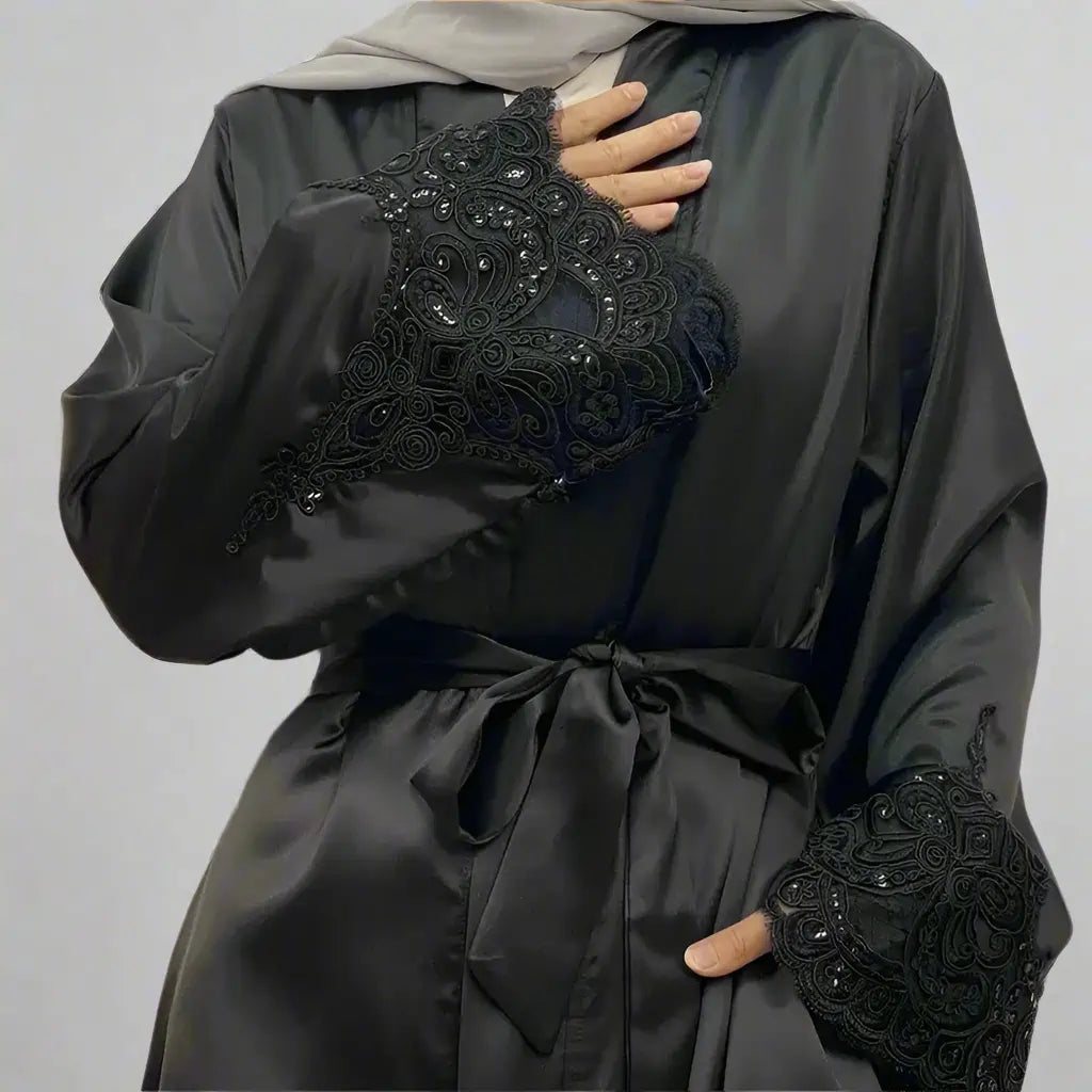 عباية نسائية مسلمة بأكمام مطرزة من الساتان