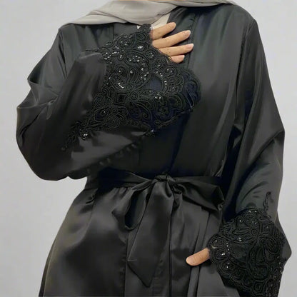 عباية نسائية مسلمة بأكمام مطرزة من الساتان