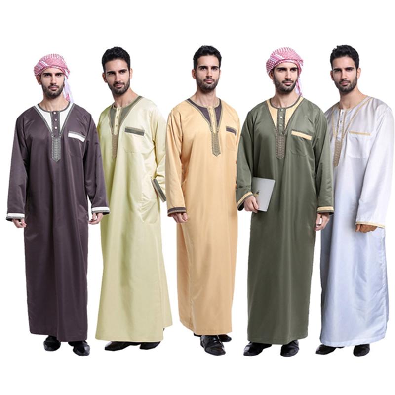 ثوب رجالي عربي من ملابس الشرق الأوسط